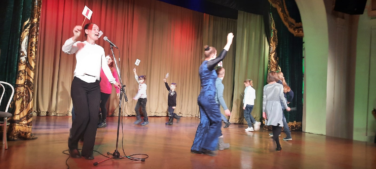 «Учат в школе»