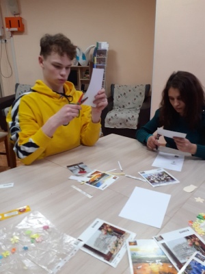 06 марта 2021г. Мальчишки мастерят открытки к 8 марта!