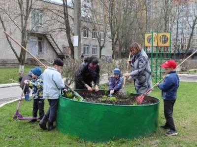 11 мая 2020г. Наряд для тётушки Клумбы